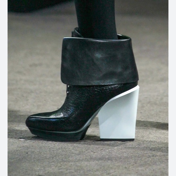 EUC Phillip Lam 3.1 Juno Black White Leather Runway Fashion Ankle Boots Size 36 - Picture 10 of 10